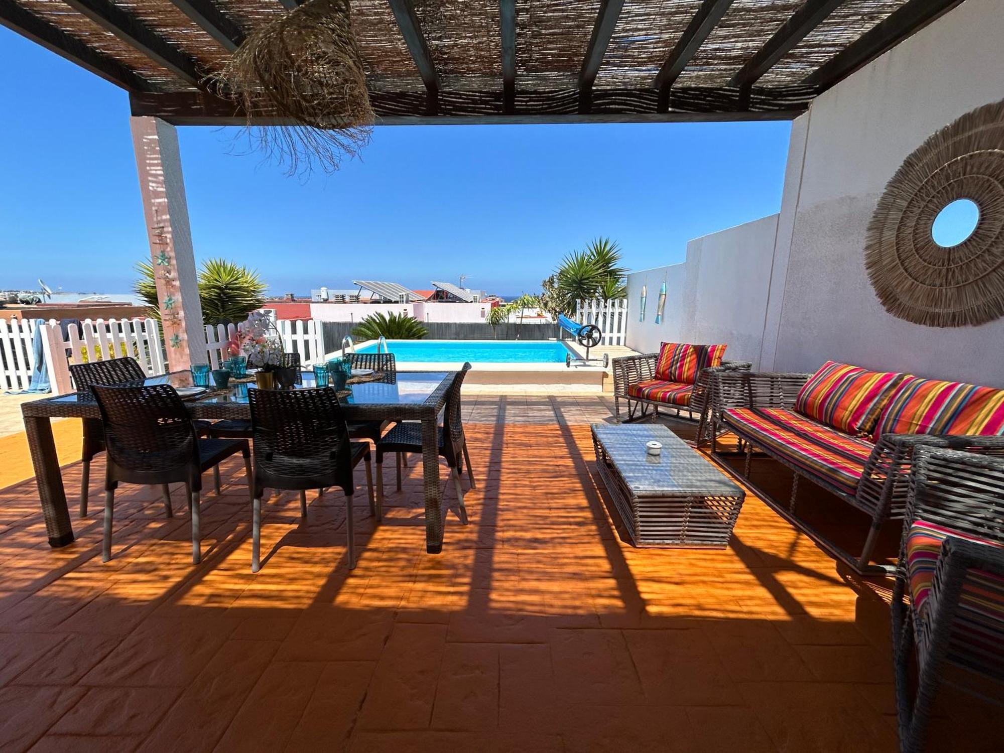Dinateli, Salinas Golf Vil·la *