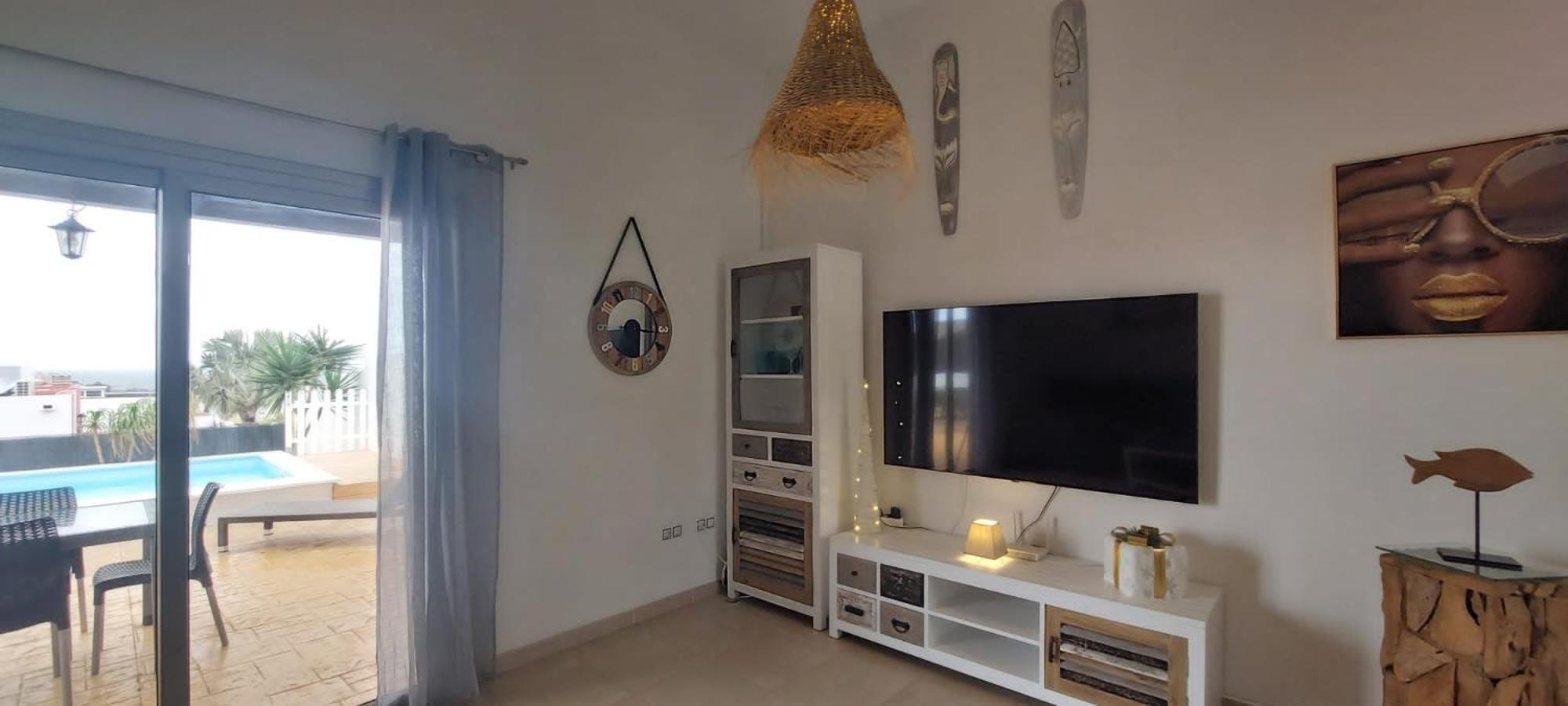 Dinateli, Salinas Golf Villa
